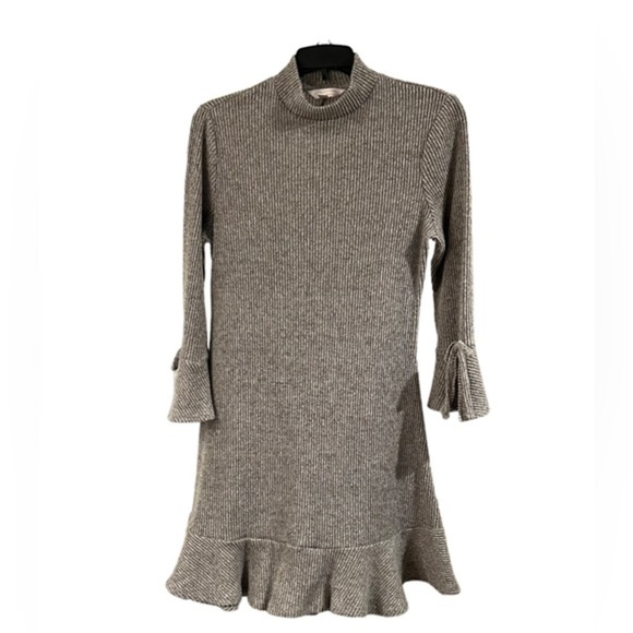 Lauren CONRAD GRAY SWEATER DRESS BELL SLEEVES FOUNCE HEM MEDIUM‎ - Picture 2 of 7